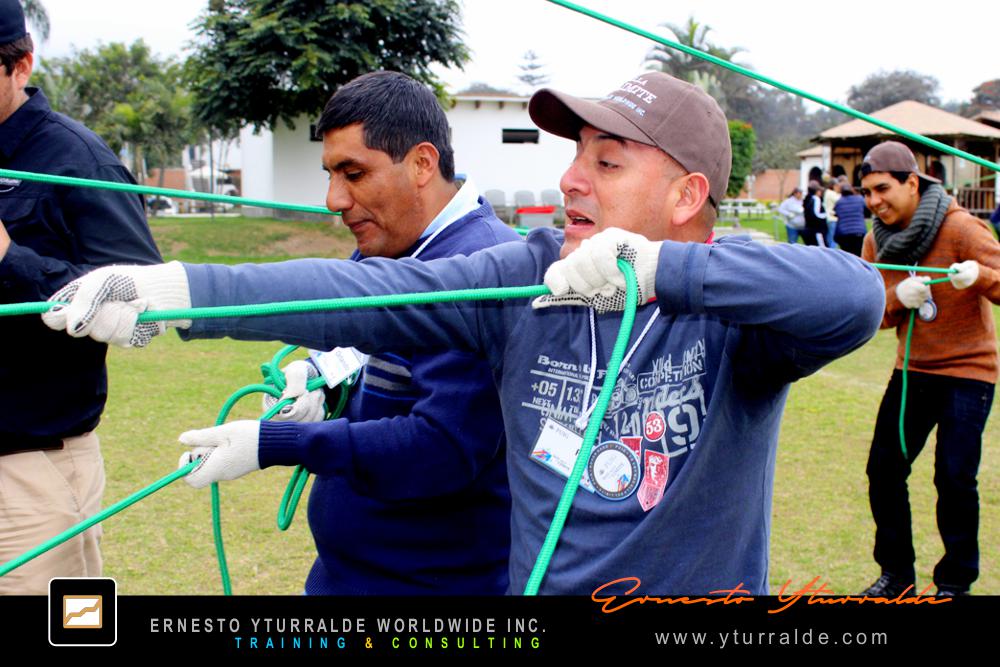 Team Building LATAM Talleres de Cuerdas Bajas | Team Building Empresarial para el desarrollo de equipos de trabajo